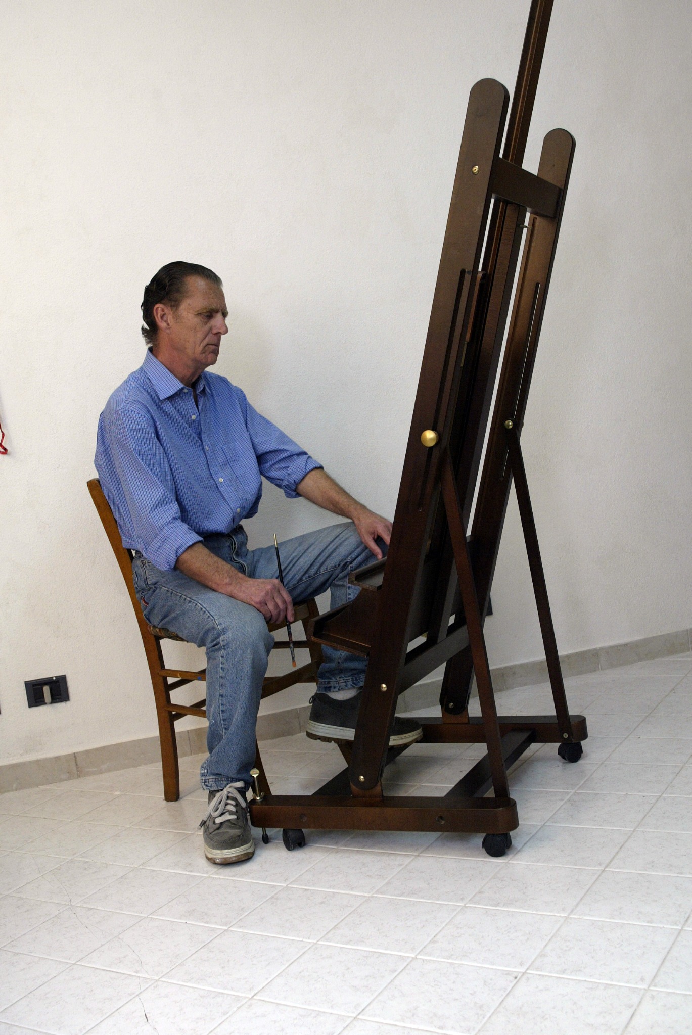 Gérard Soff painting in the studio